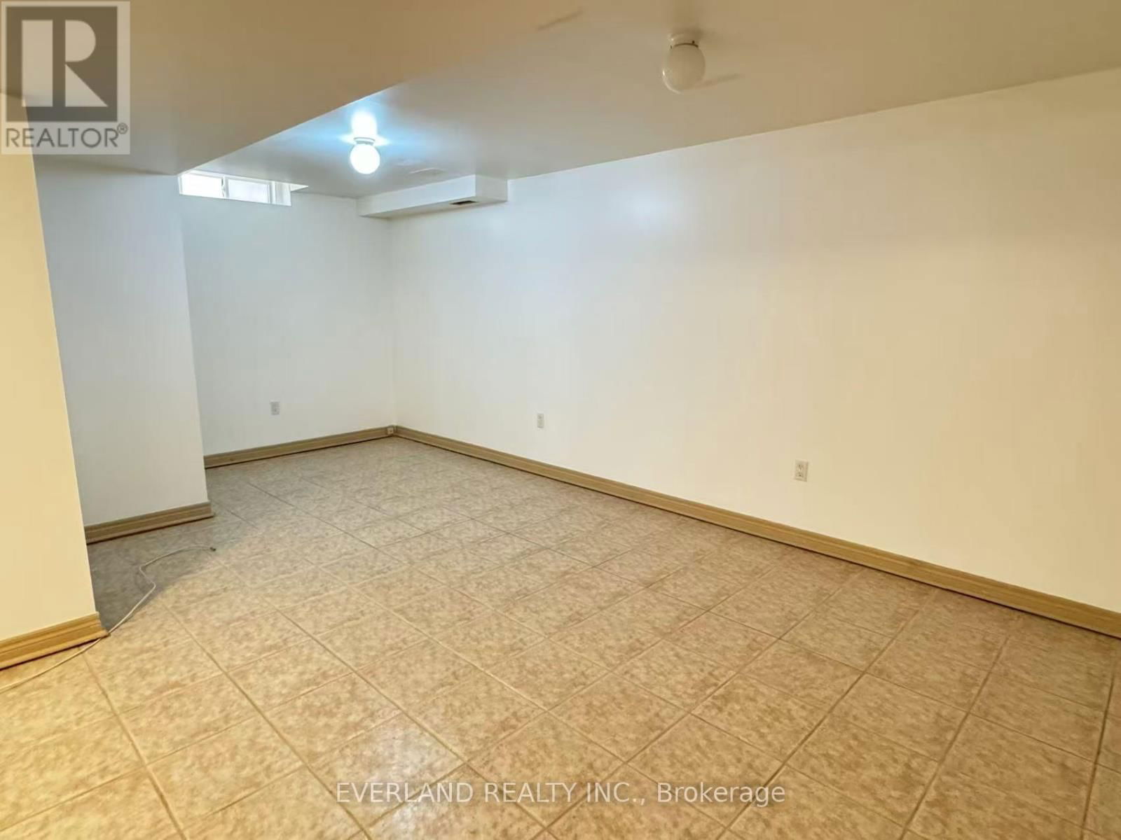 25 SAFFRON STREET Image 21