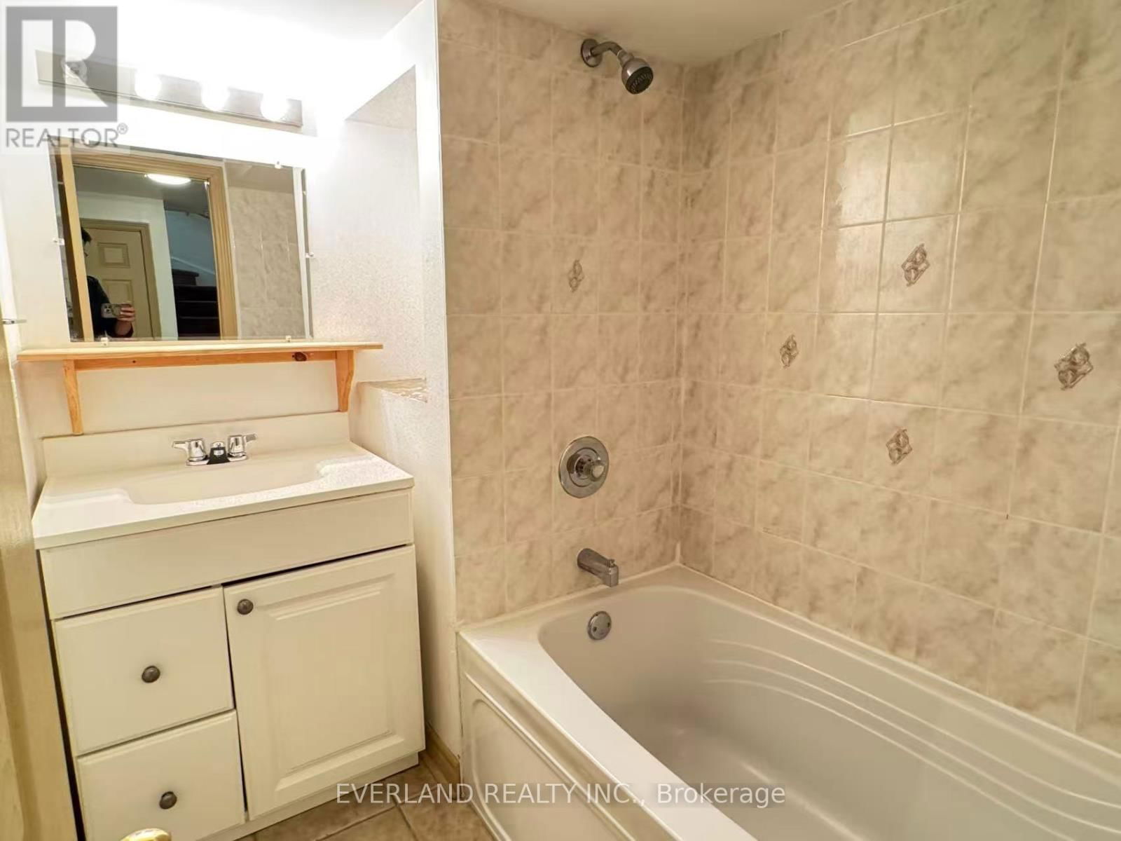 25 SAFFRON STREET Image 22