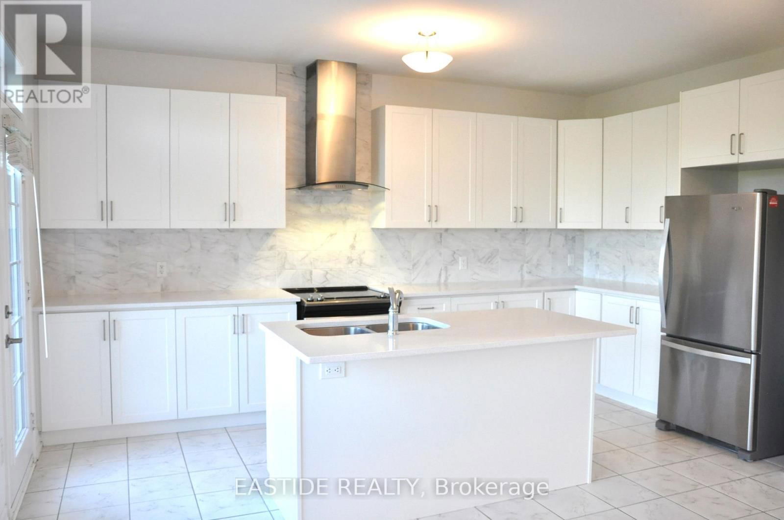 156 FRANK KELLY DRIVE Image 10