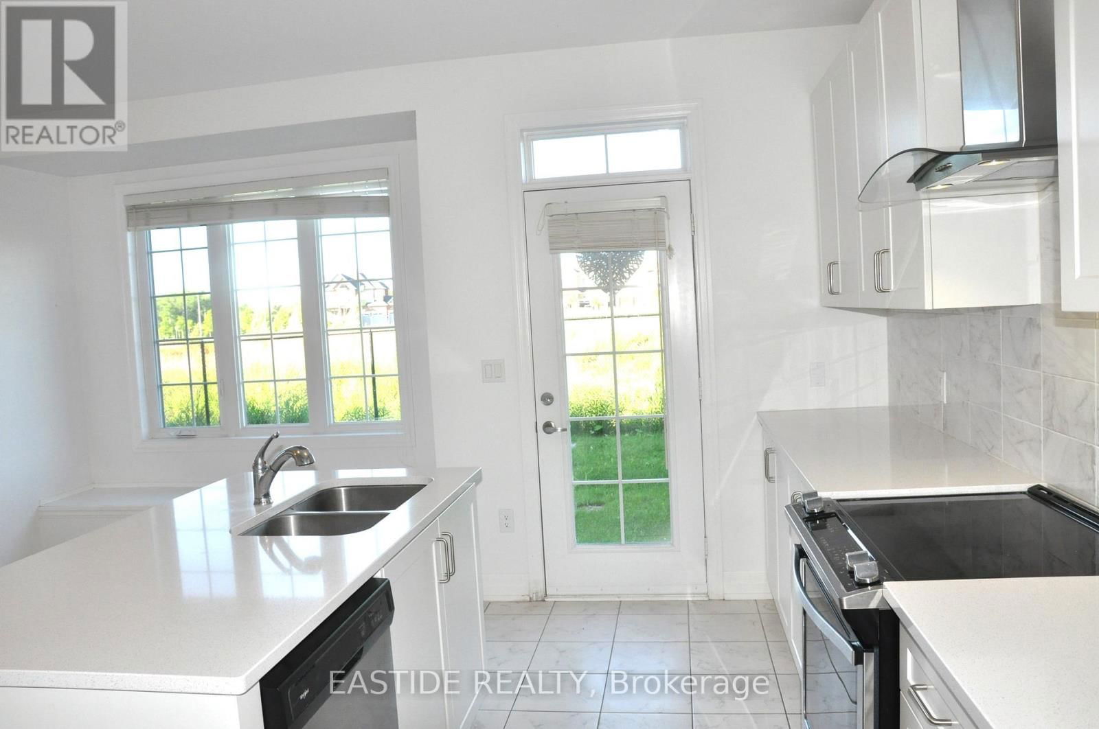156 FRANK KELLY DRIVE Image 13