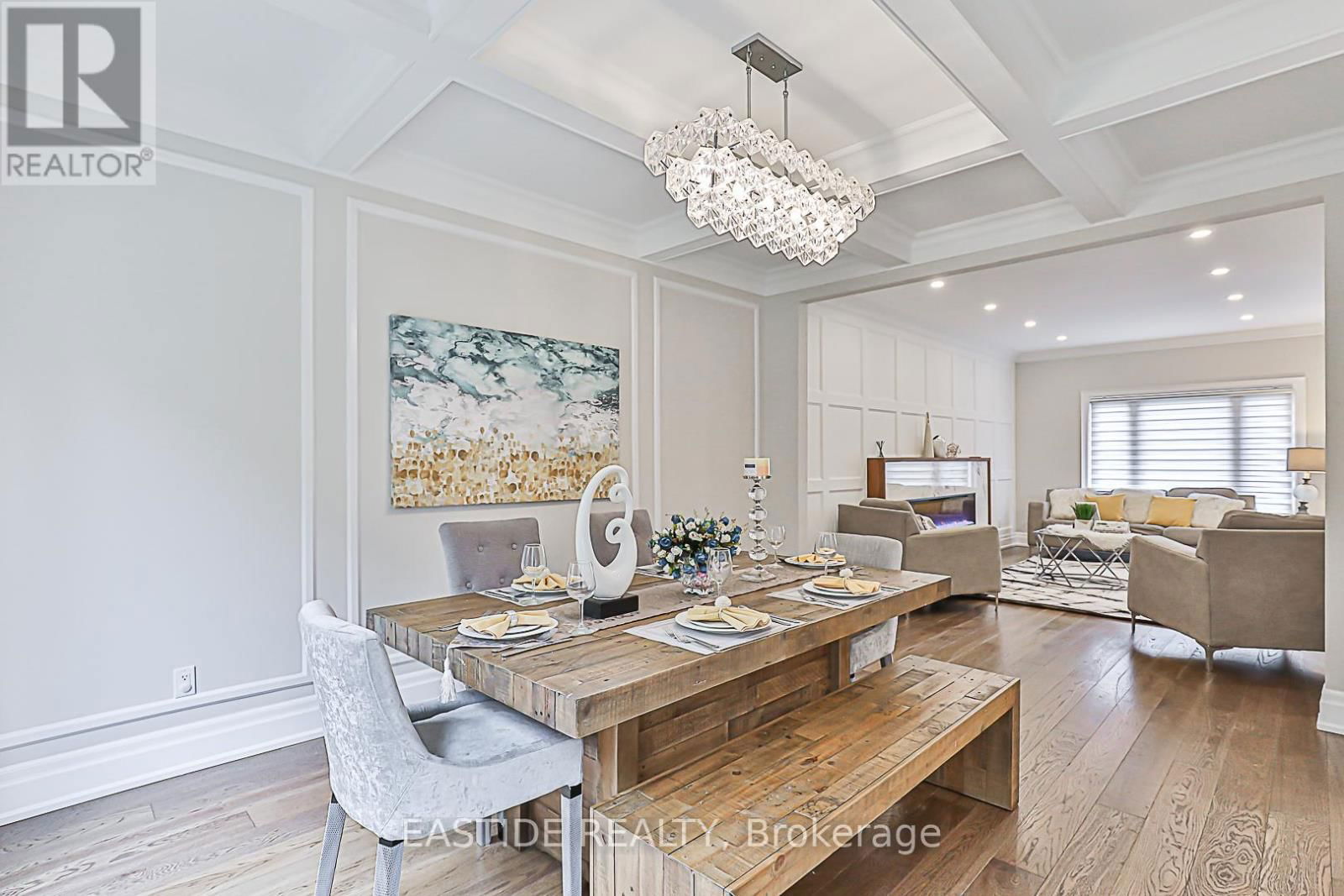 11 GATCOMBE CIRCLE Image 11