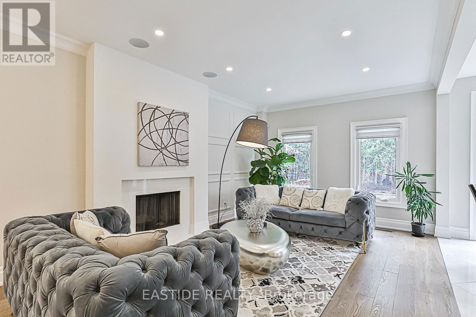 11 GATCOMBE CIRCLE Image 13