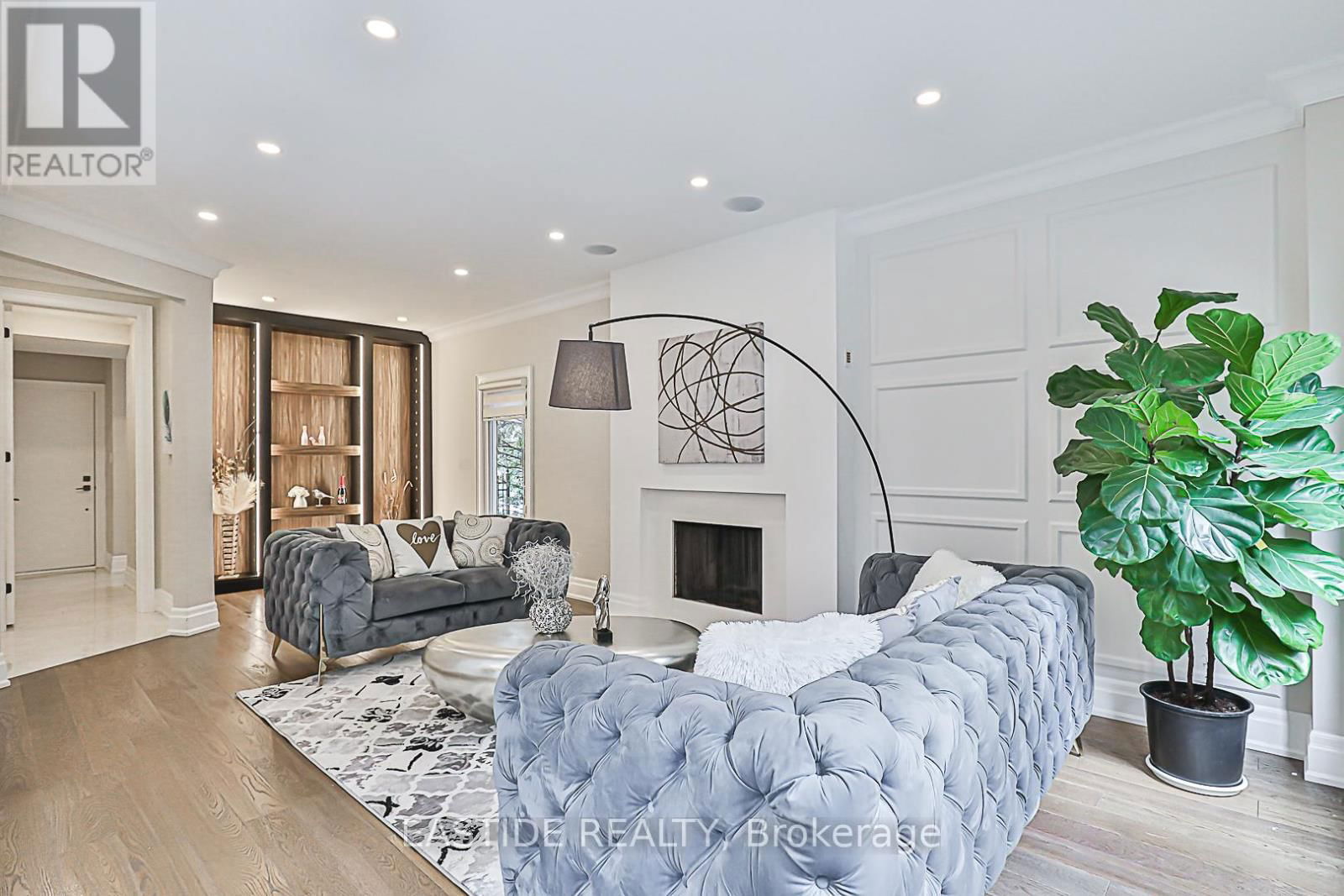 11 GATCOMBE CIRCLE Image 14