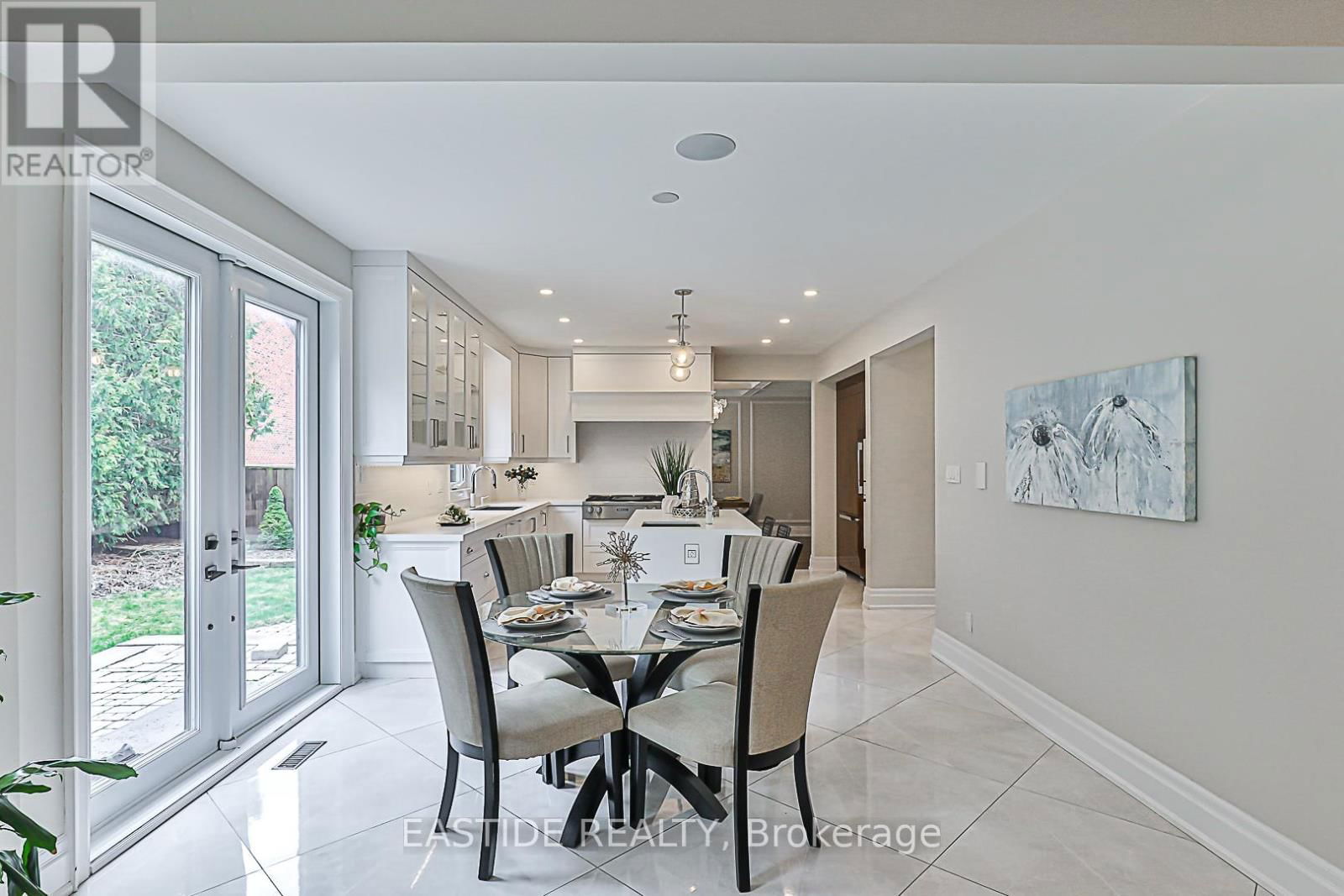 11 GATCOMBE CIRCLE Image 17
