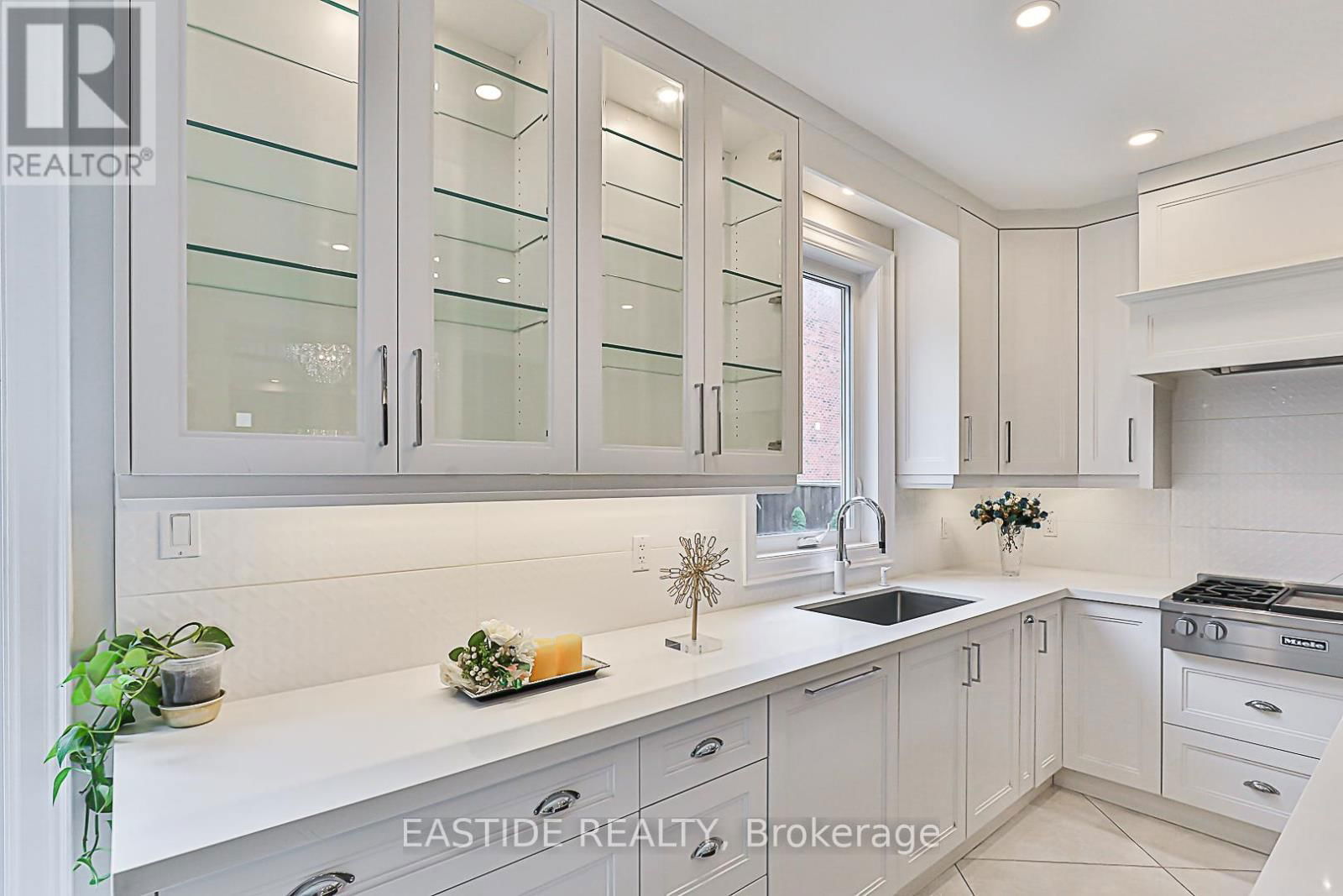 11 GATCOMBE CIRCLE Image 20