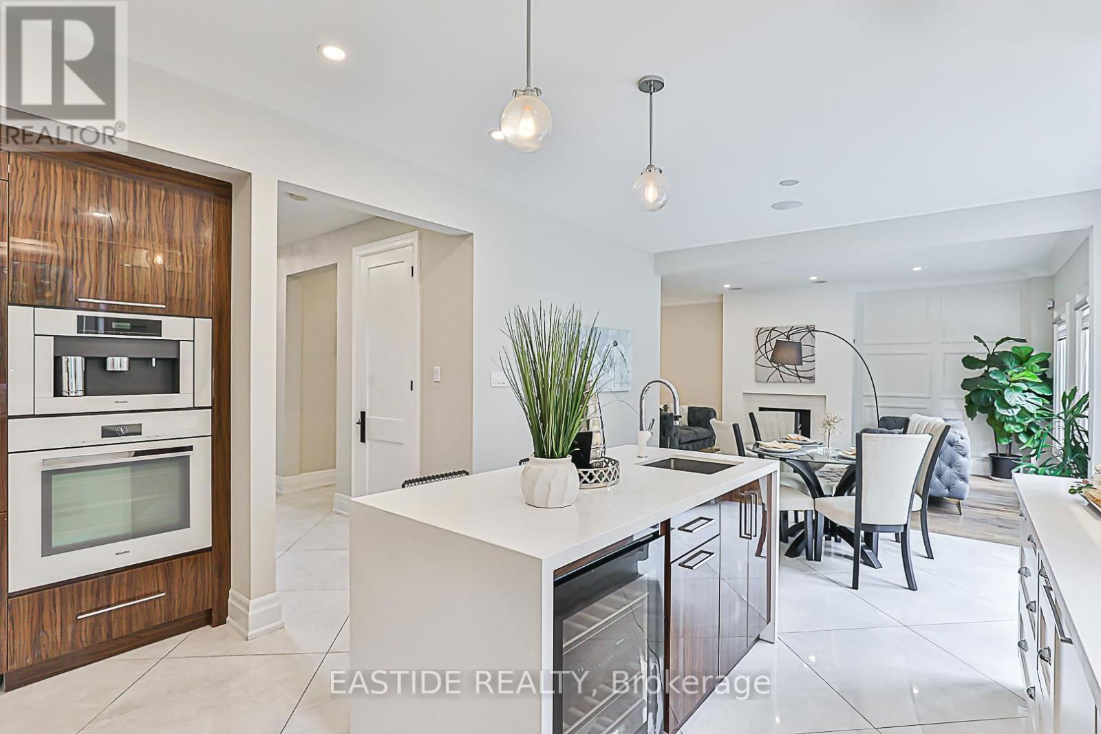 11 GATCOMBE CIRCLE Image 21