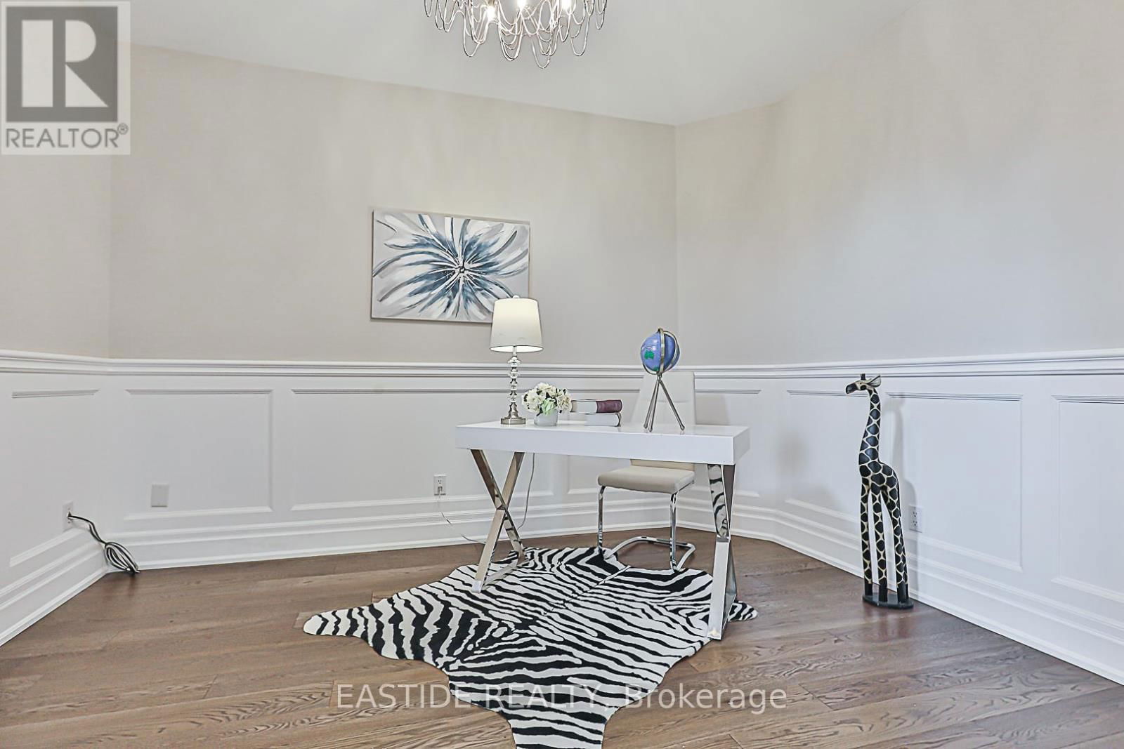 11 GATCOMBE CIRCLE Image 22