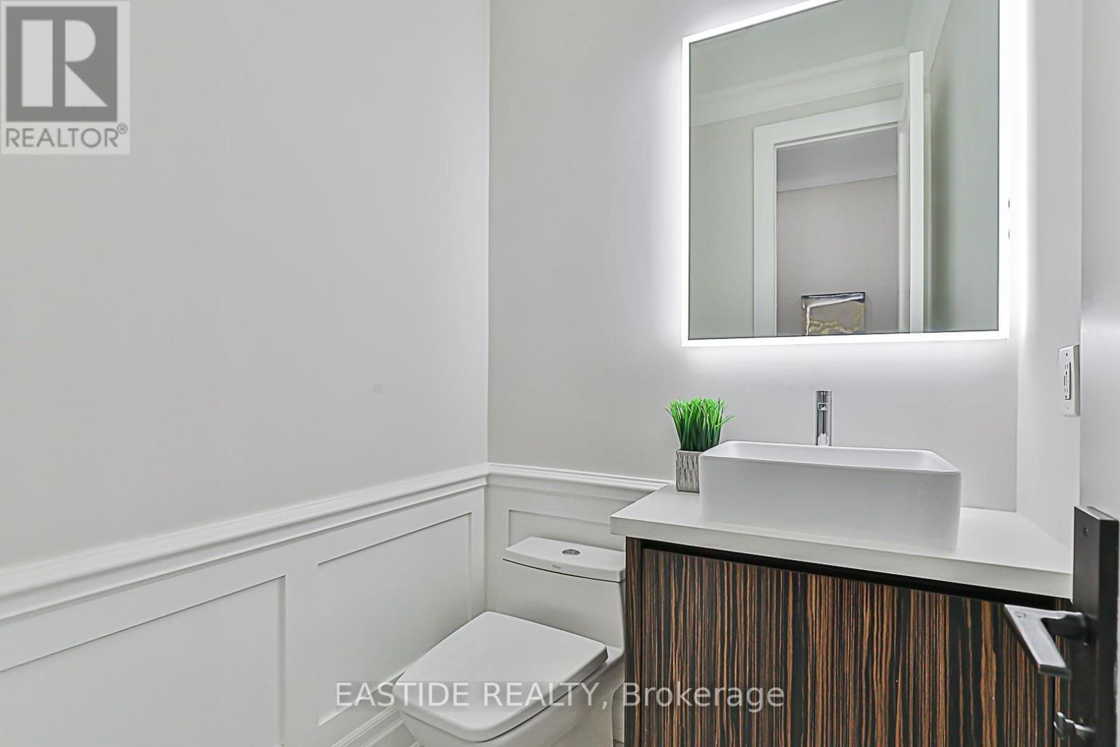 11 GATCOMBE CIRCLE Image 23