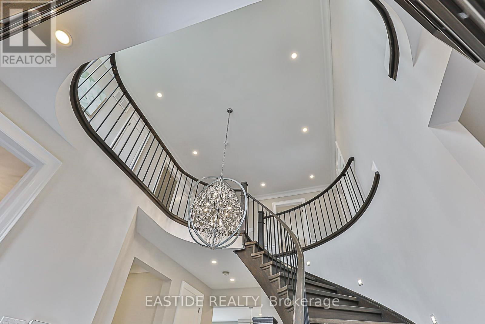 11 GATCOMBE CIRCLE Image 25