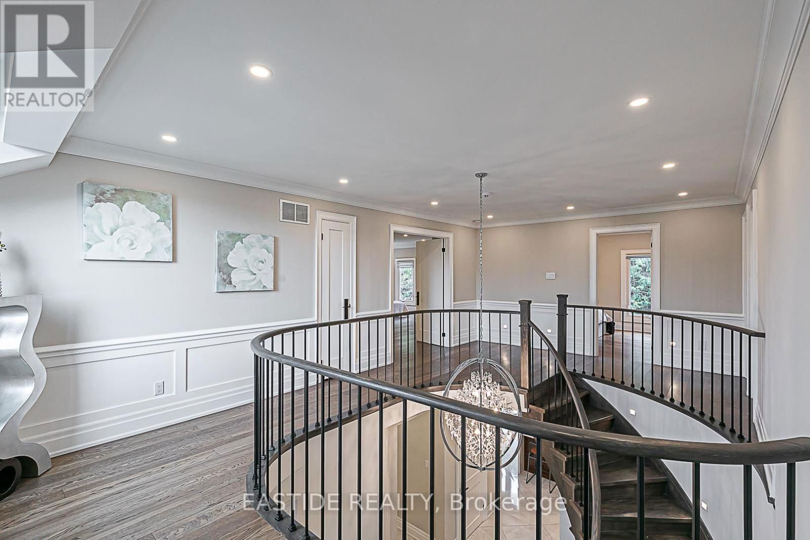 11 GATCOMBE CIRCLE Image 26