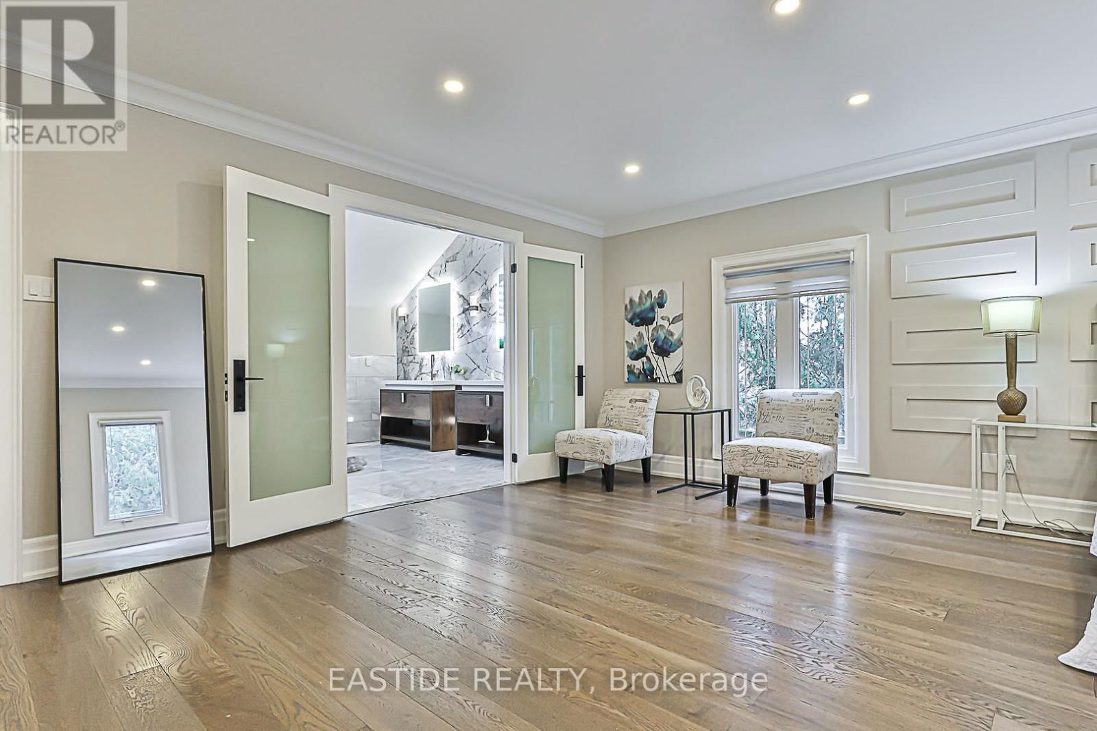 11 GATCOMBE CIRCLE Image 29