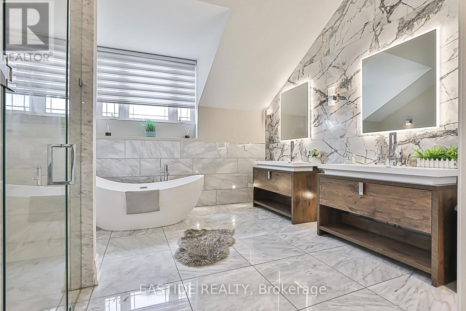 11 GATCOMBE CIRCLE Image 30