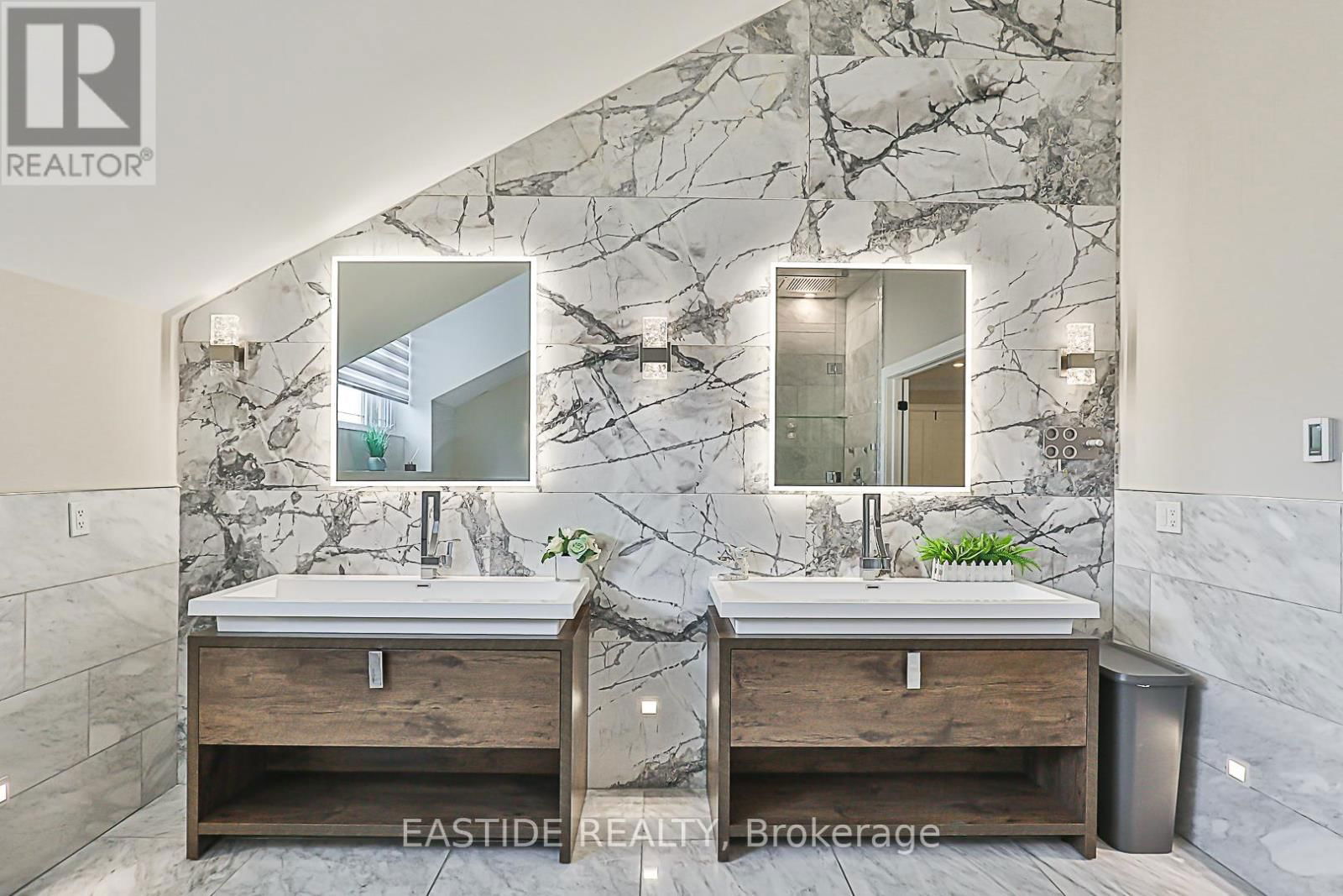 11 GATCOMBE CIRCLE Image 31
