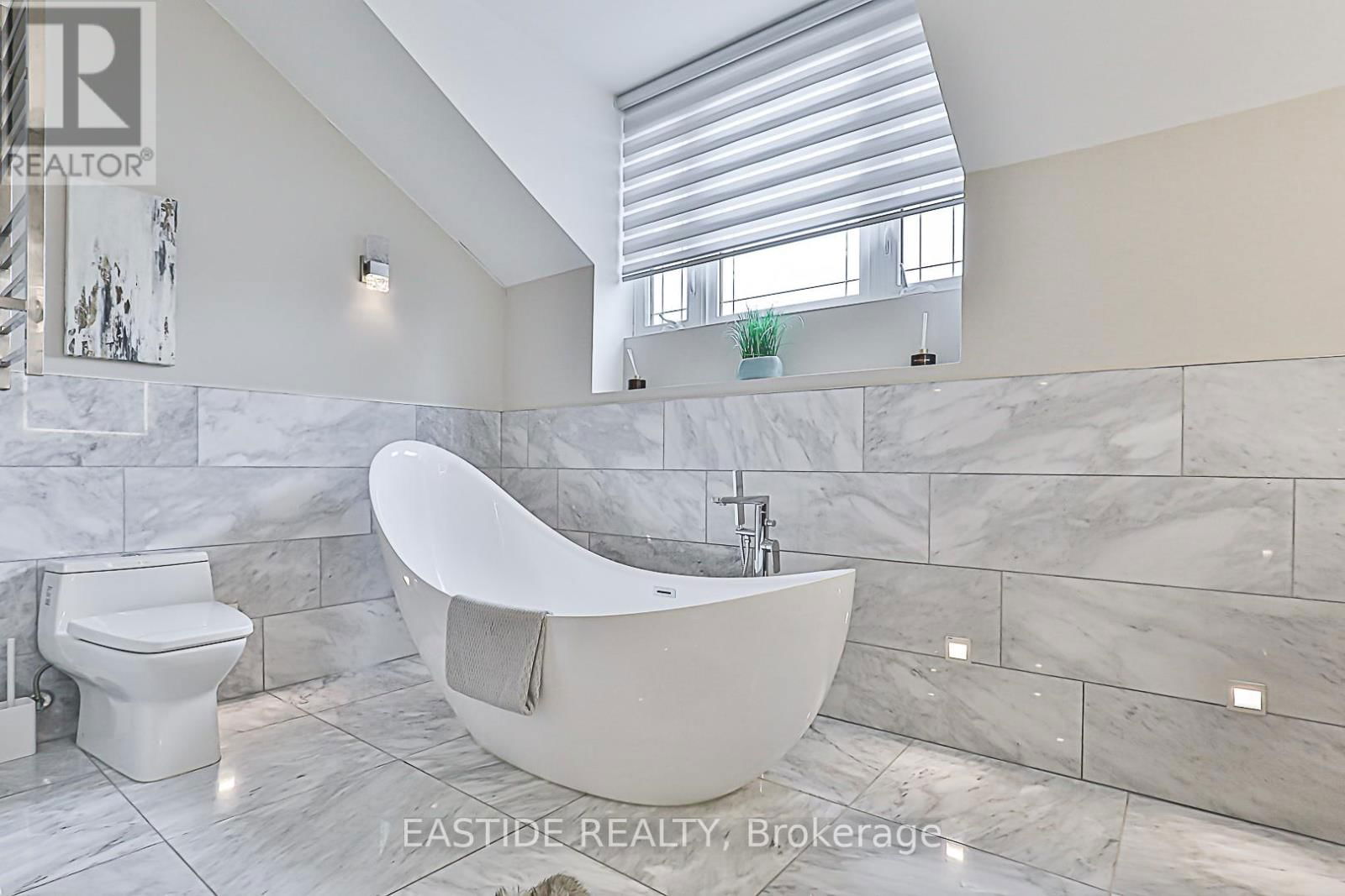 11 GATCOMBE CIRCLE Image 33