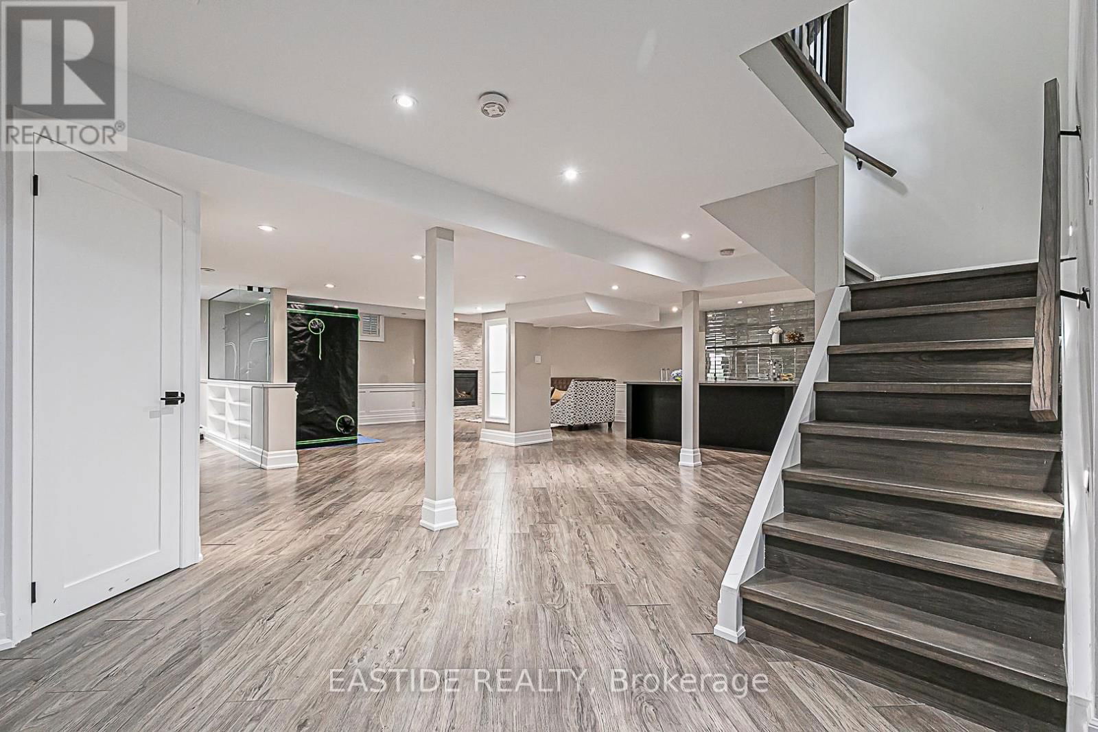 11 GATCOMBE CIRCLE Image 40