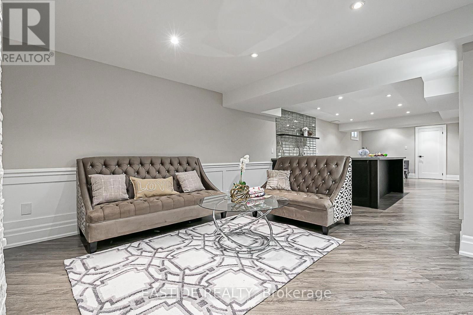 11 GATCOMBE CIRCLE Image 42