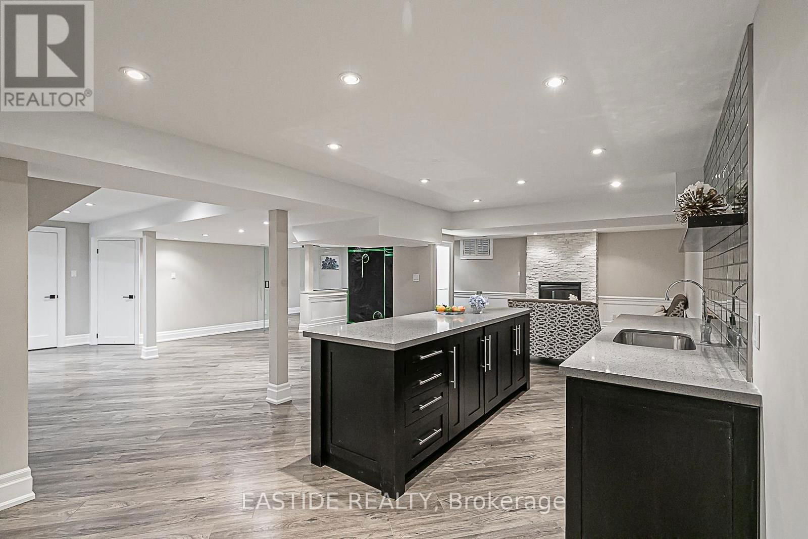 11 GATCOMBE CIRCLE Image 44