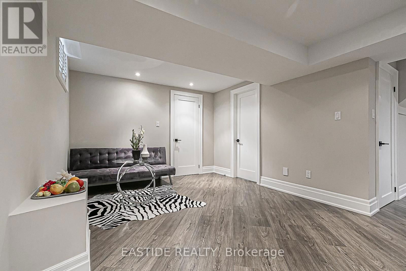 11 GATCOMBE CIRCLE Image 45