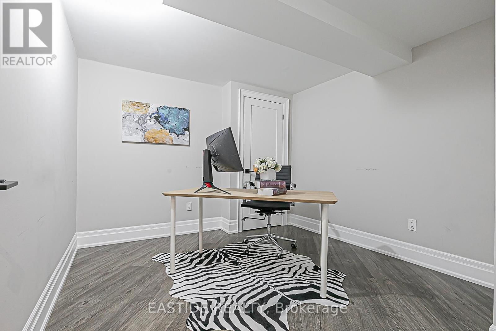 11 GATCOMBE CIRCLE Image 48