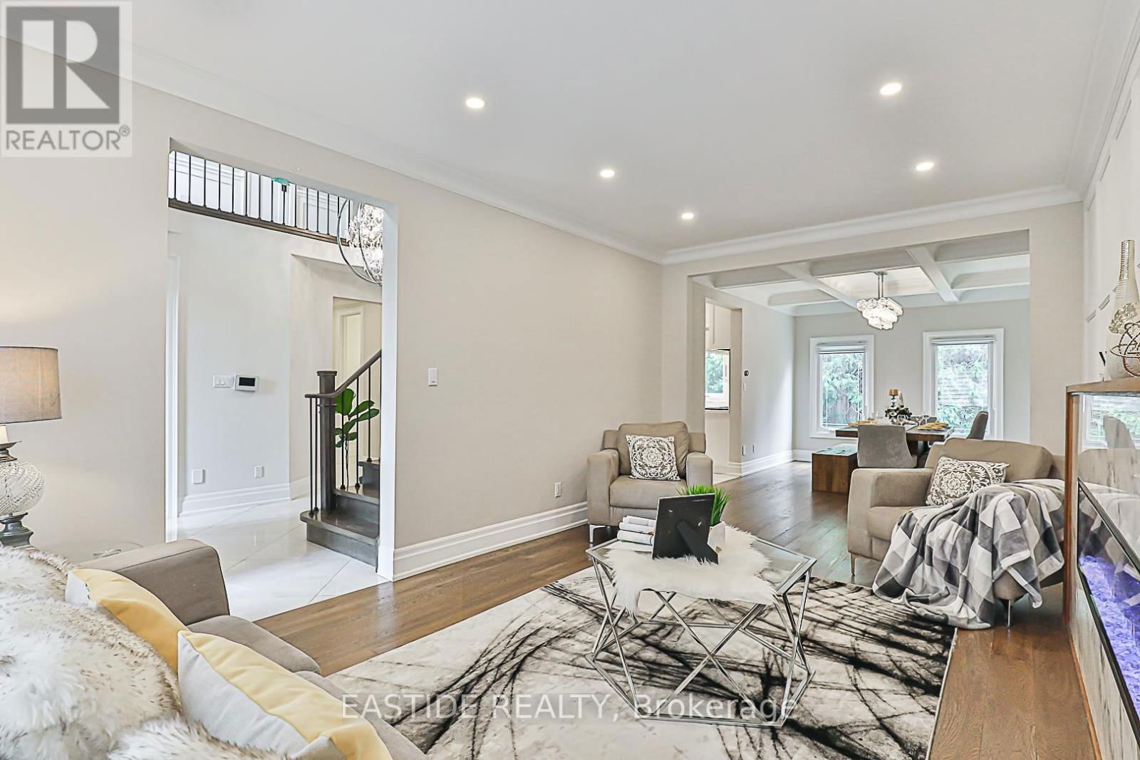 11 GATCOMBE CIRCLE Image 7