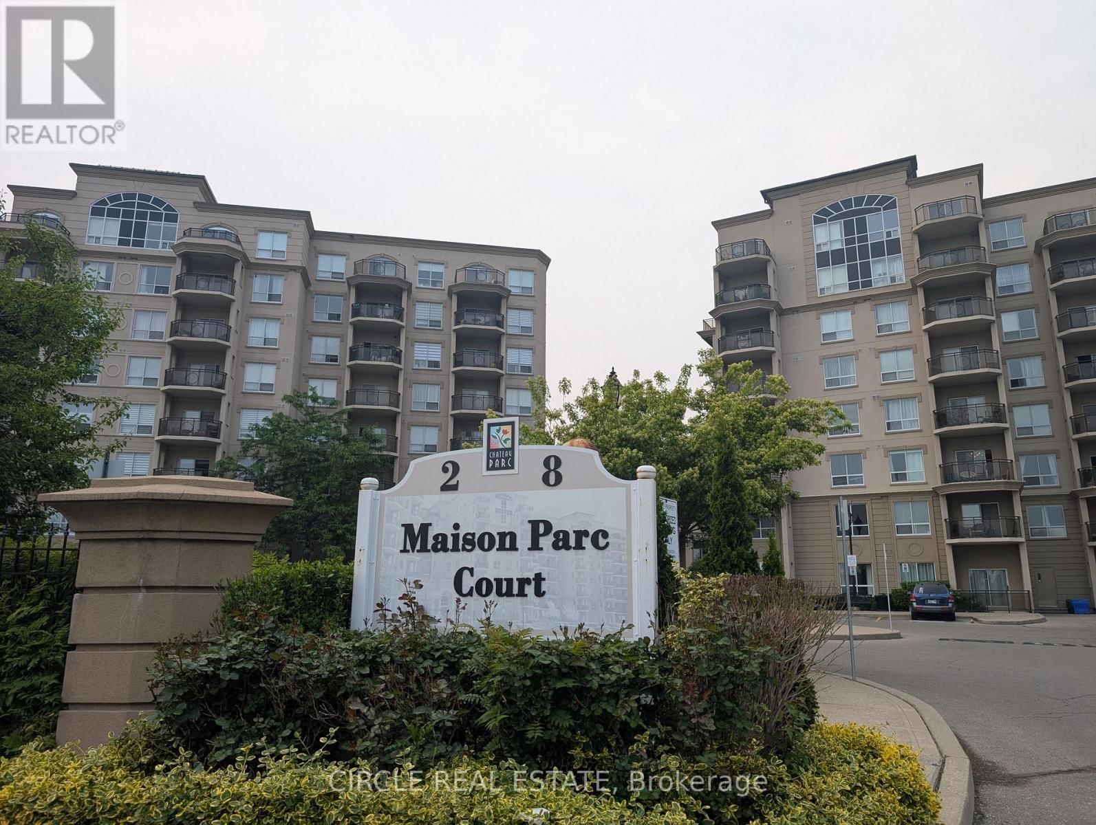 401 - 8 MAISON PARC COURT Image 1