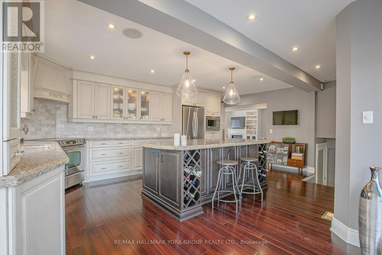 82 FAIRWAY DRIVE Image 12