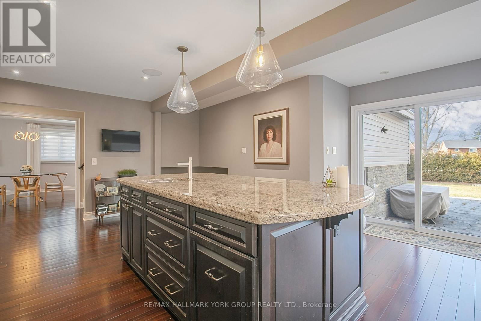 82 FAIRWAY DRIVE Image 14