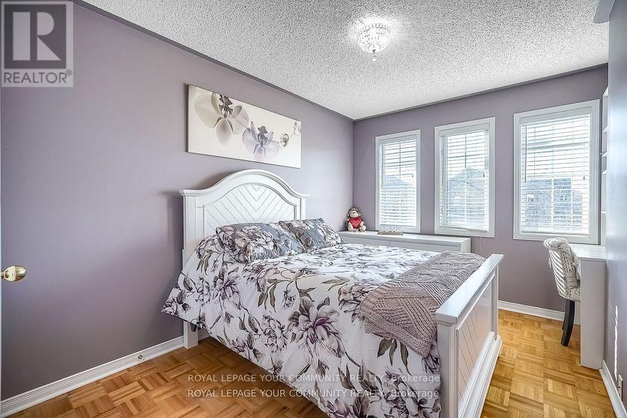 15 ECHO RIDGE CRESCENT Image 30