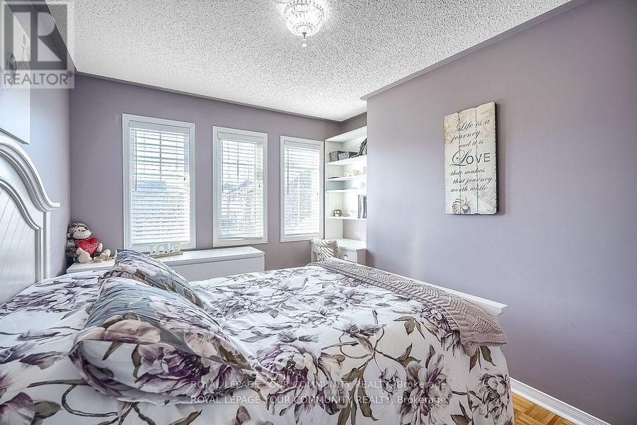 15 ECHO RIDGE CRESCENT Image 31