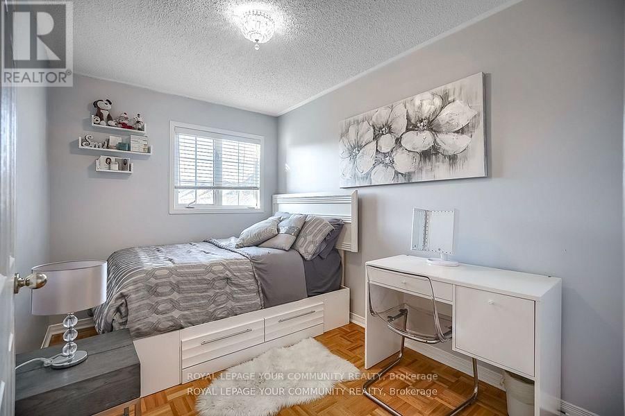 15 ECHO RIDGE CRESCENT Image 33