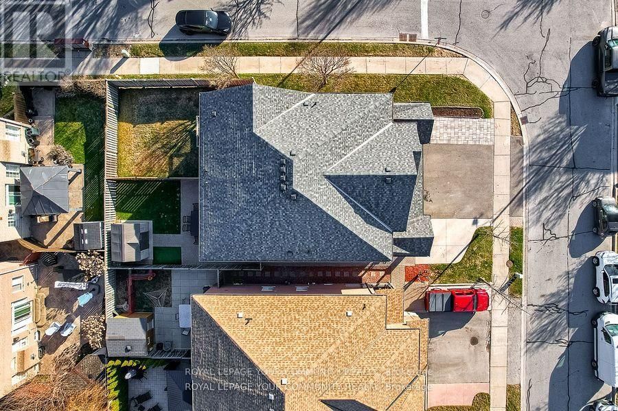15 ECHO RIDGE CRESCENT Image 44