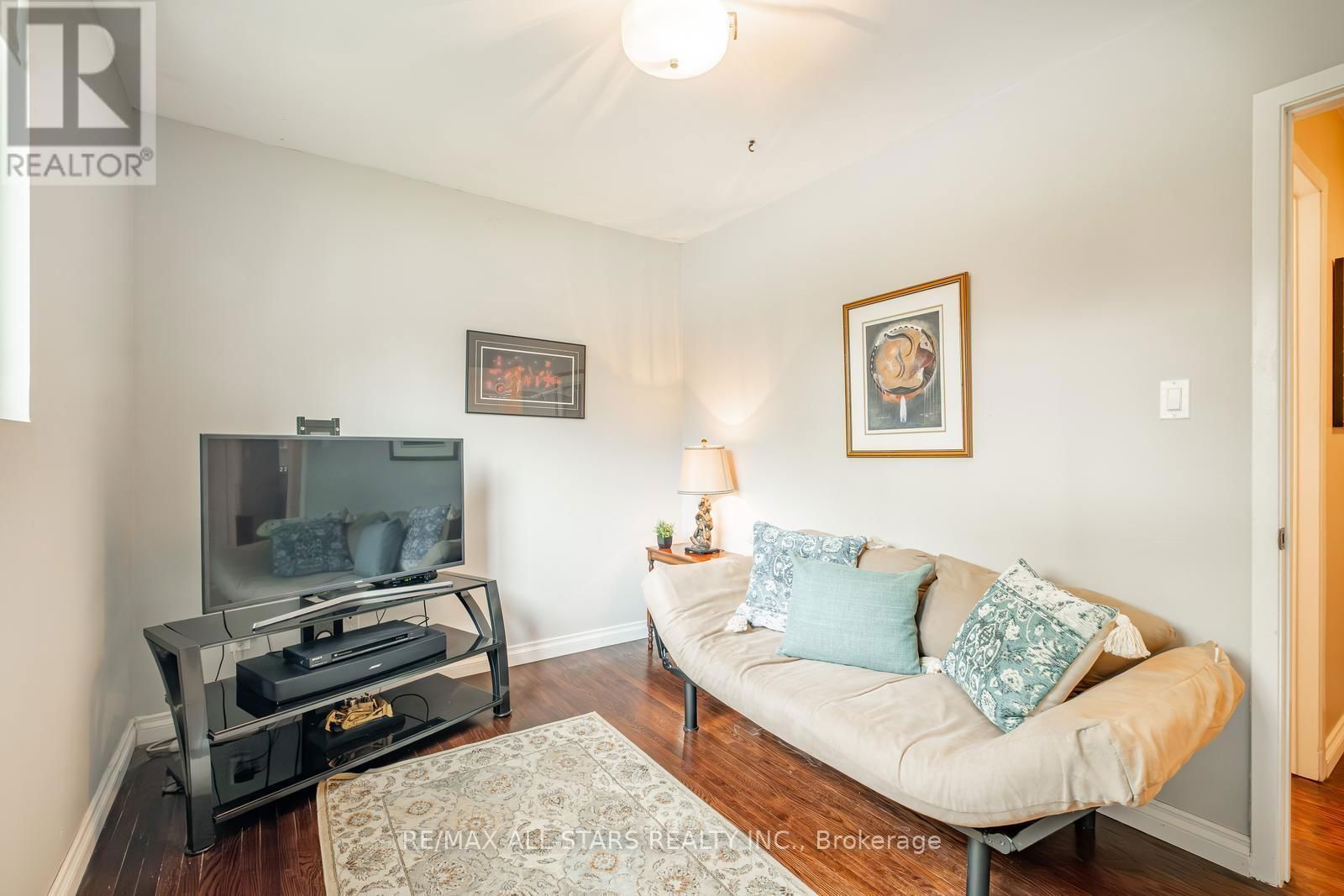 42 CLARKE STREET Image 20