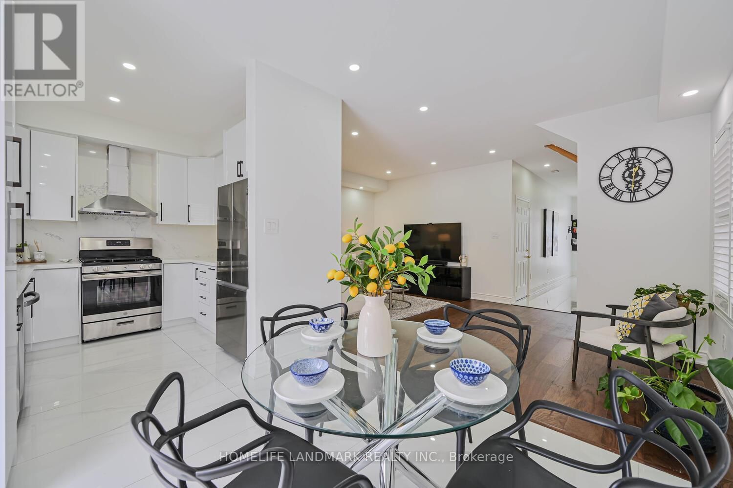 97 ARCO CIRCLE Image 13