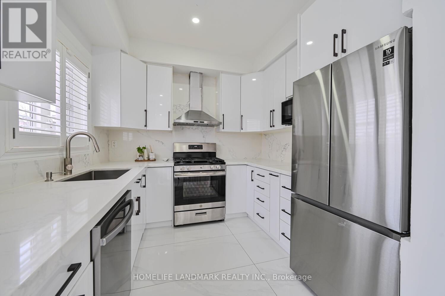 97 ARCO CIRCLE Image 16