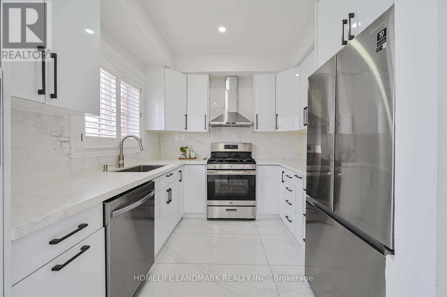 97 ARCO CIRCLE Image 17