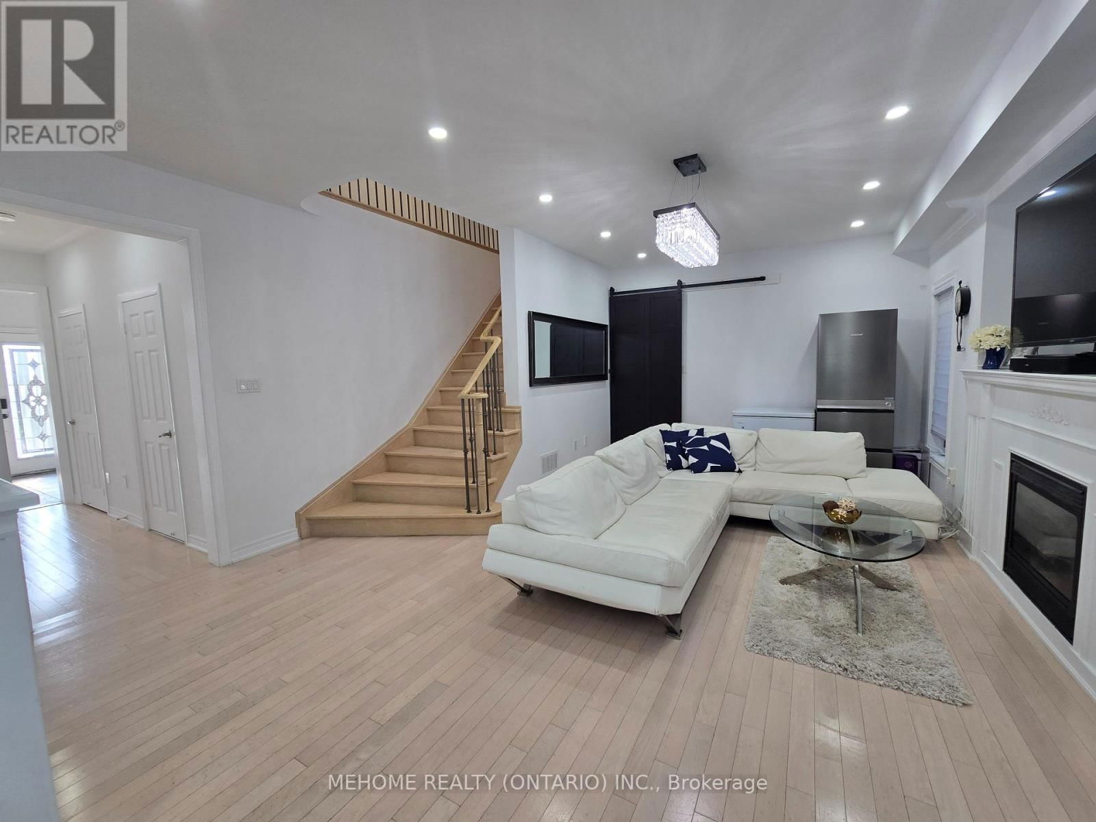 201 SELWYN ROAD Image 10