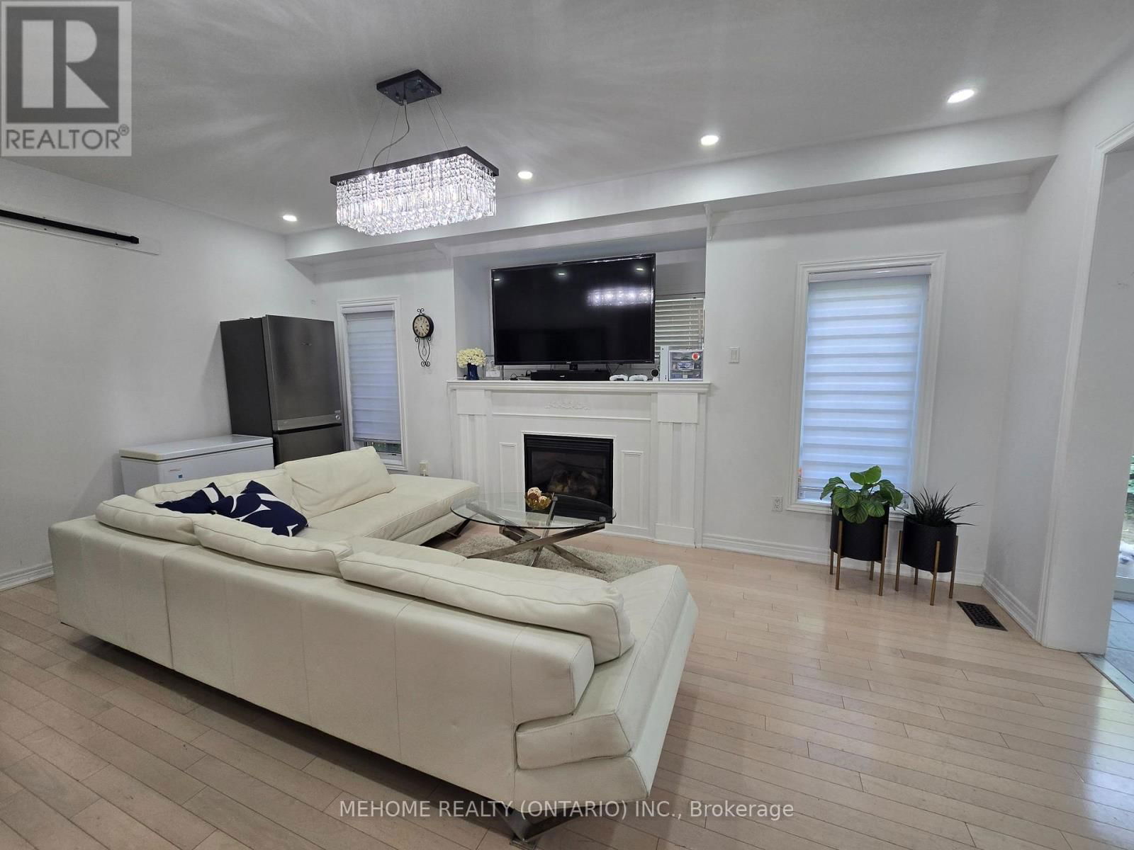201 SELWYN ROAD Image 11