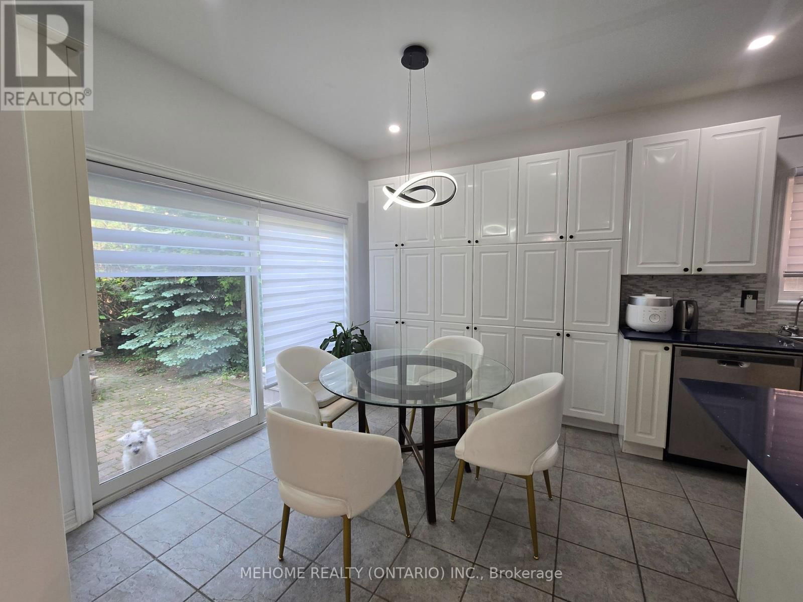 201 SELWYN ROAD Image 13