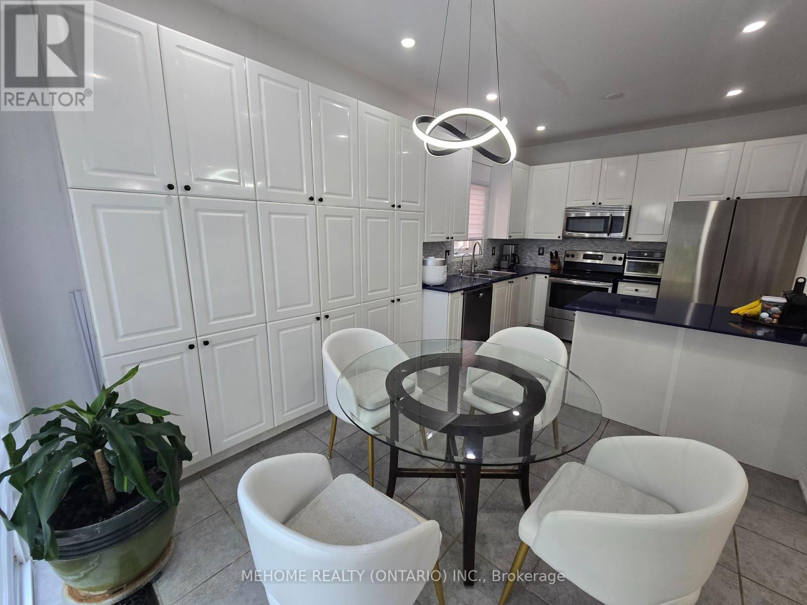 201 SELWYN ROAD Image 15