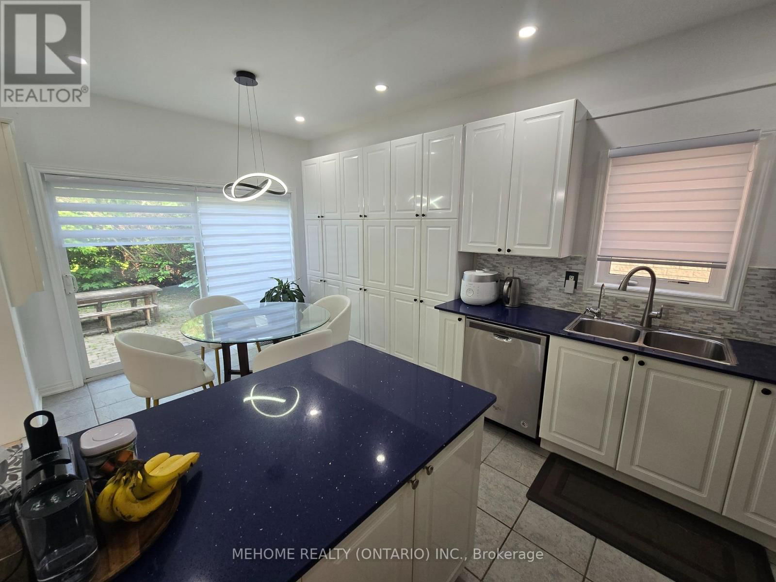 201 SELWYN ROAD Image 17