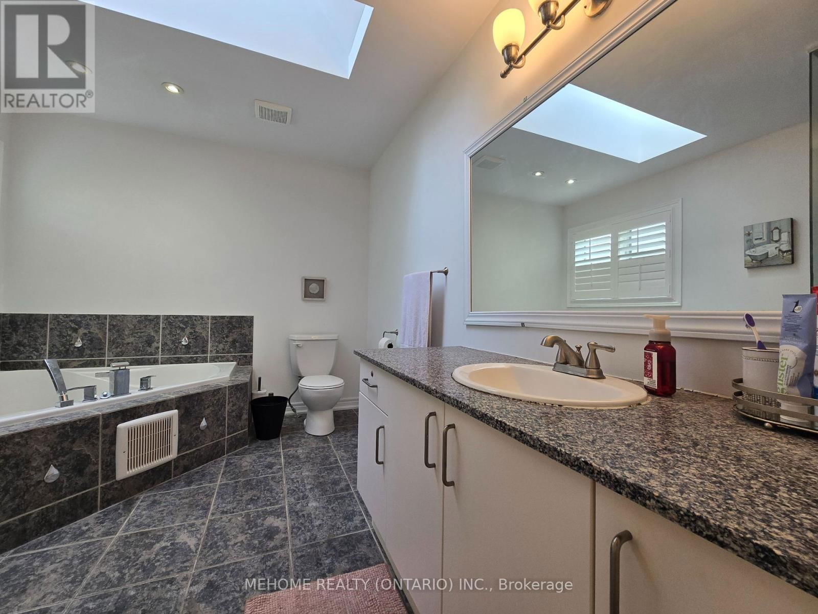201 SELWYN ROAD Image 22