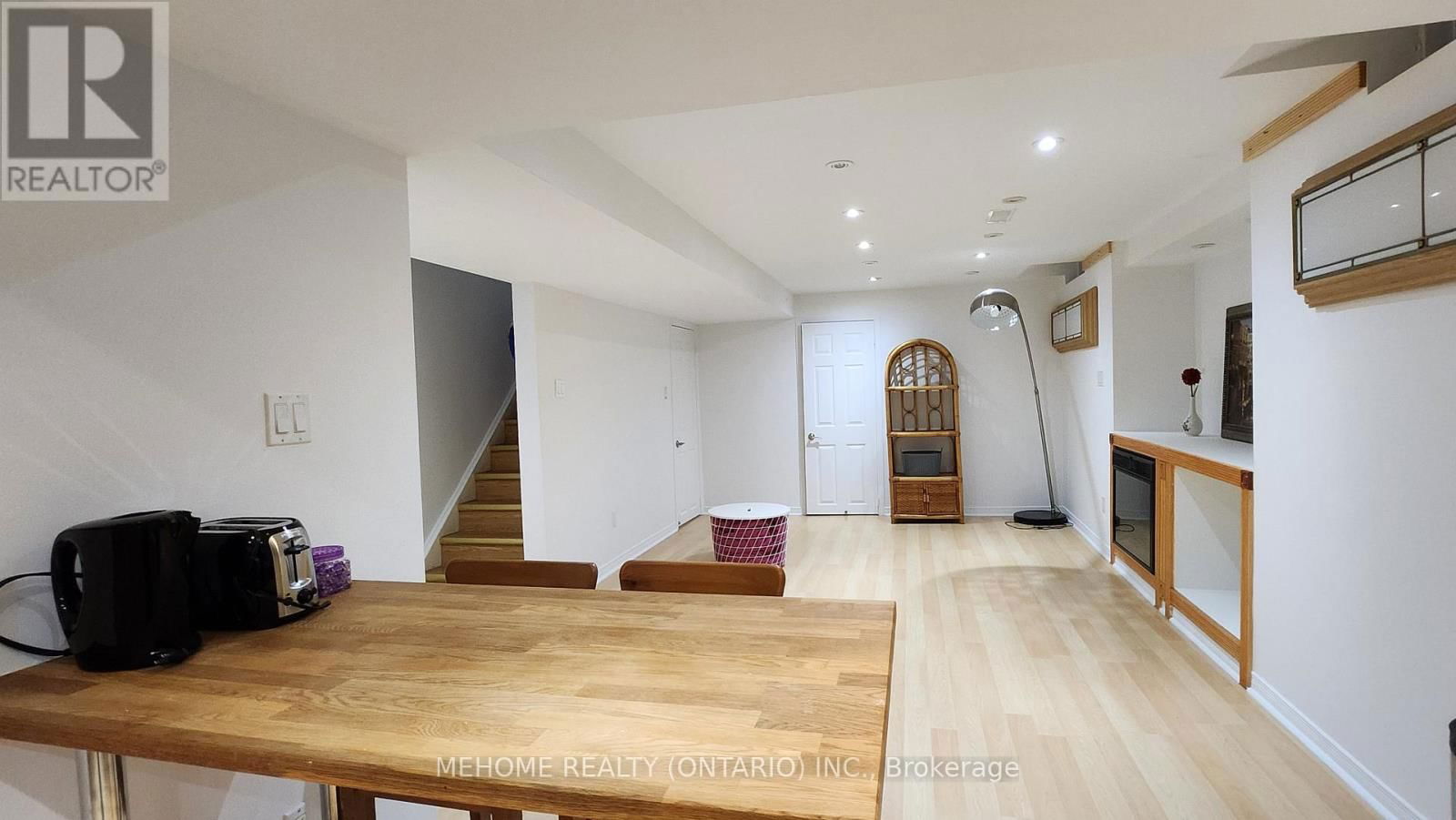 201 SELWYN ROAD Image 31