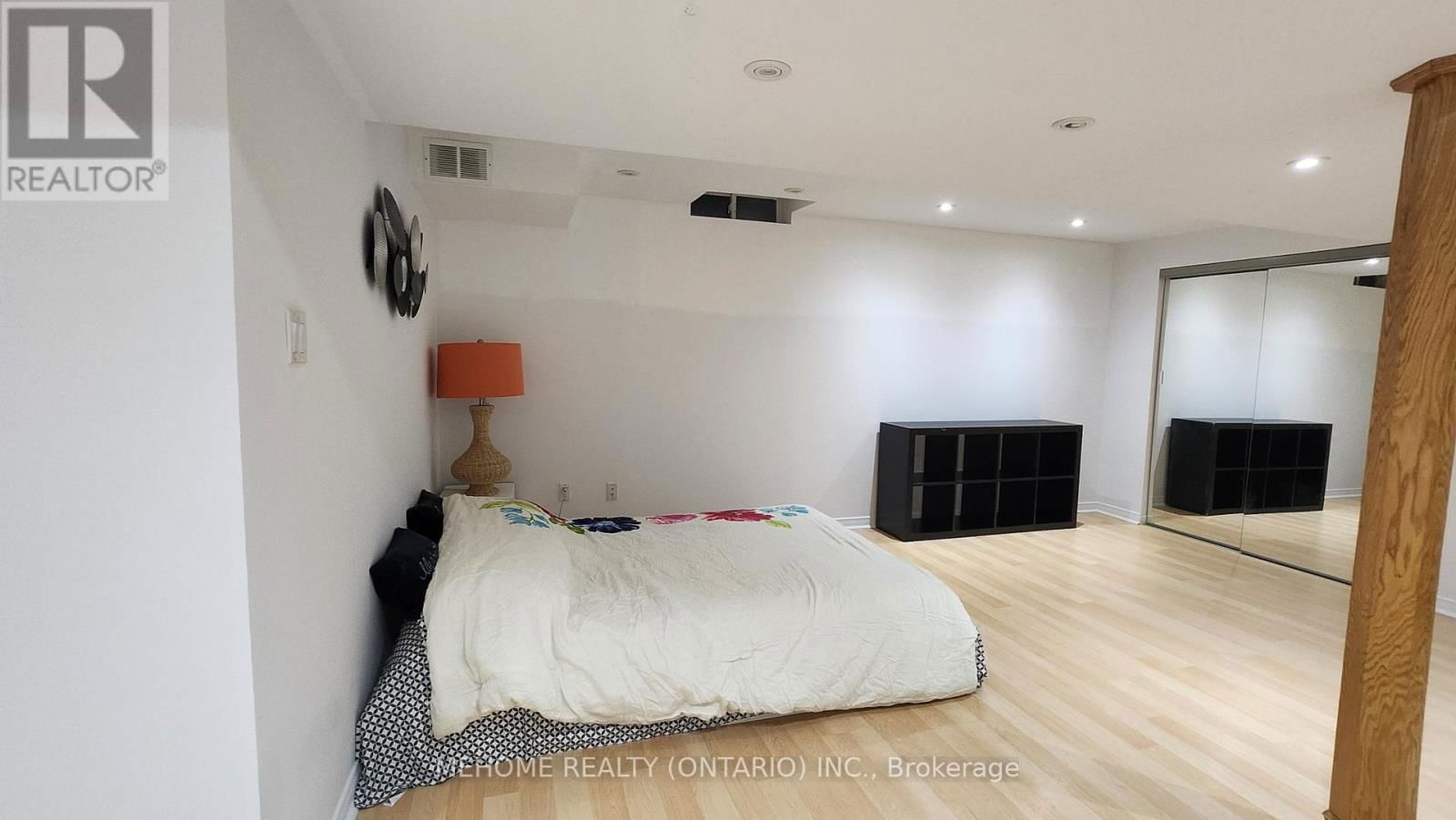 201 SELWYN ROAD Image 32