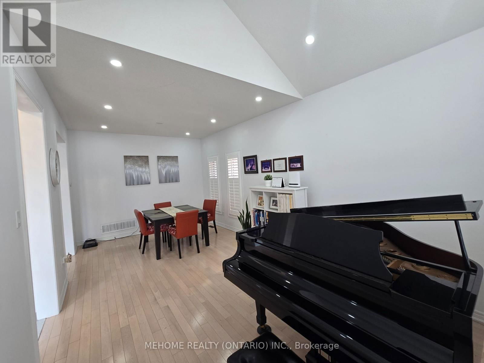 201 SELWYN ROAD Image 6