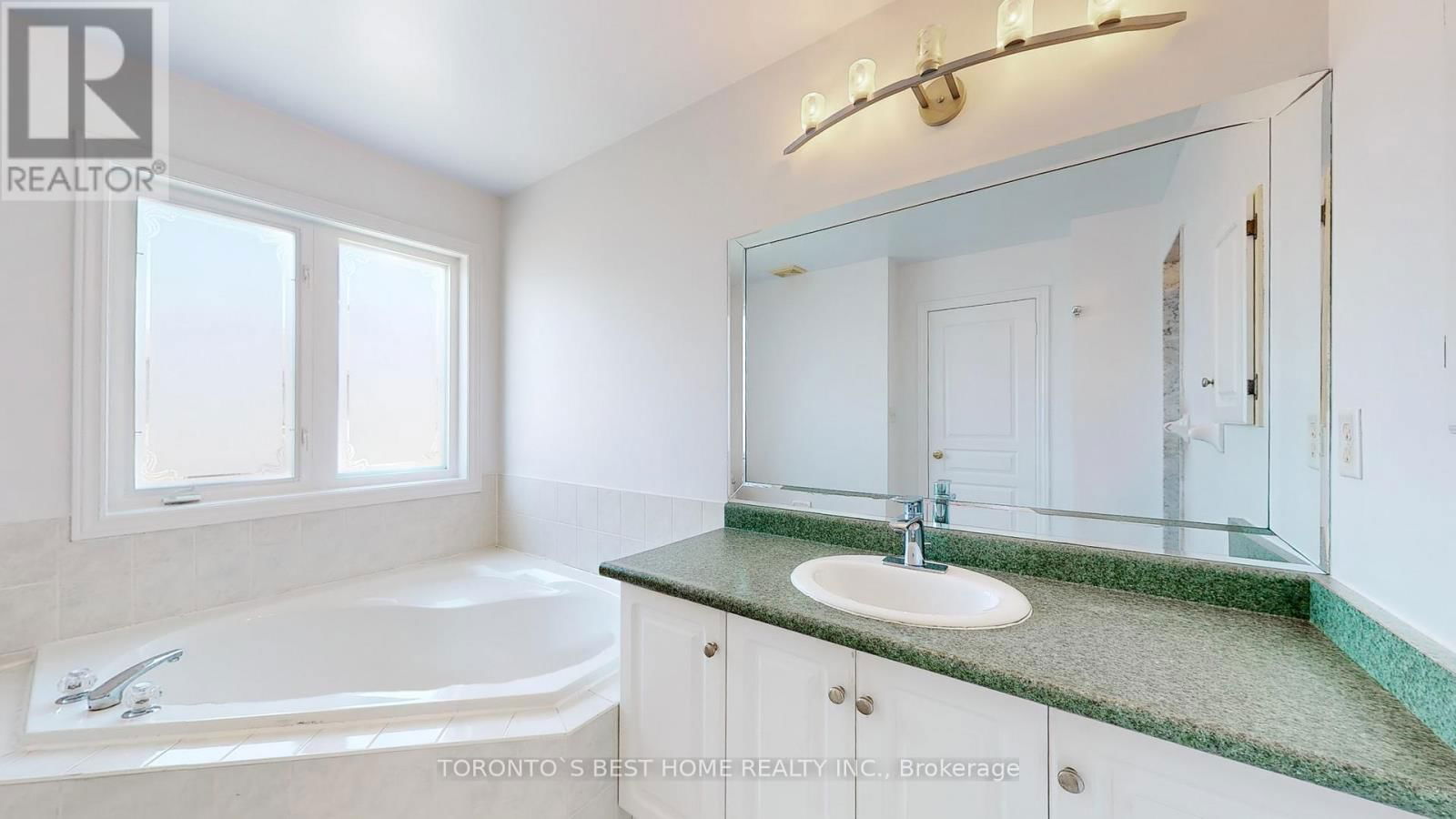 10 WALDRON CRESCENT Image 21