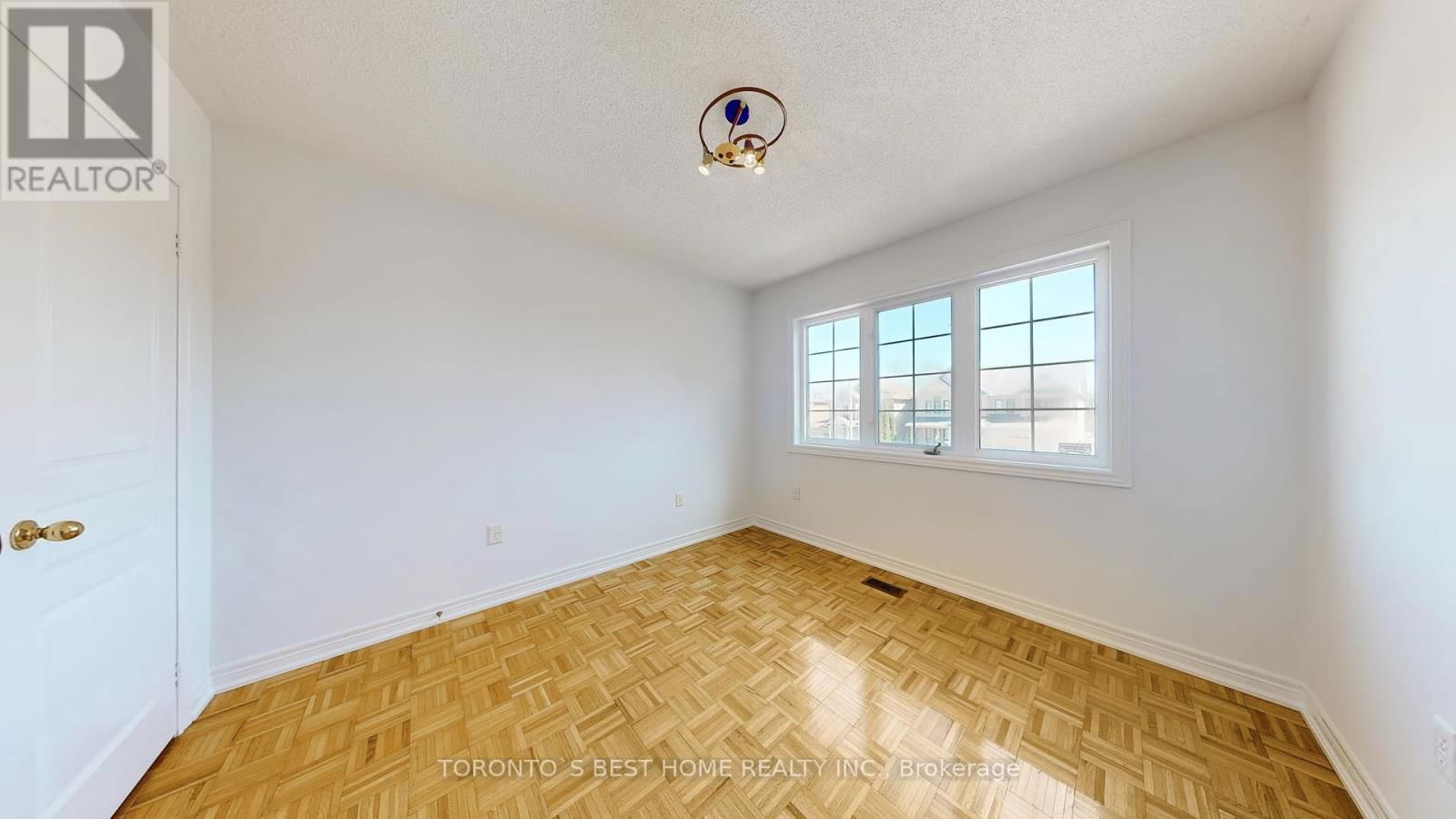 10 WALDRON CRESCENT Image 26