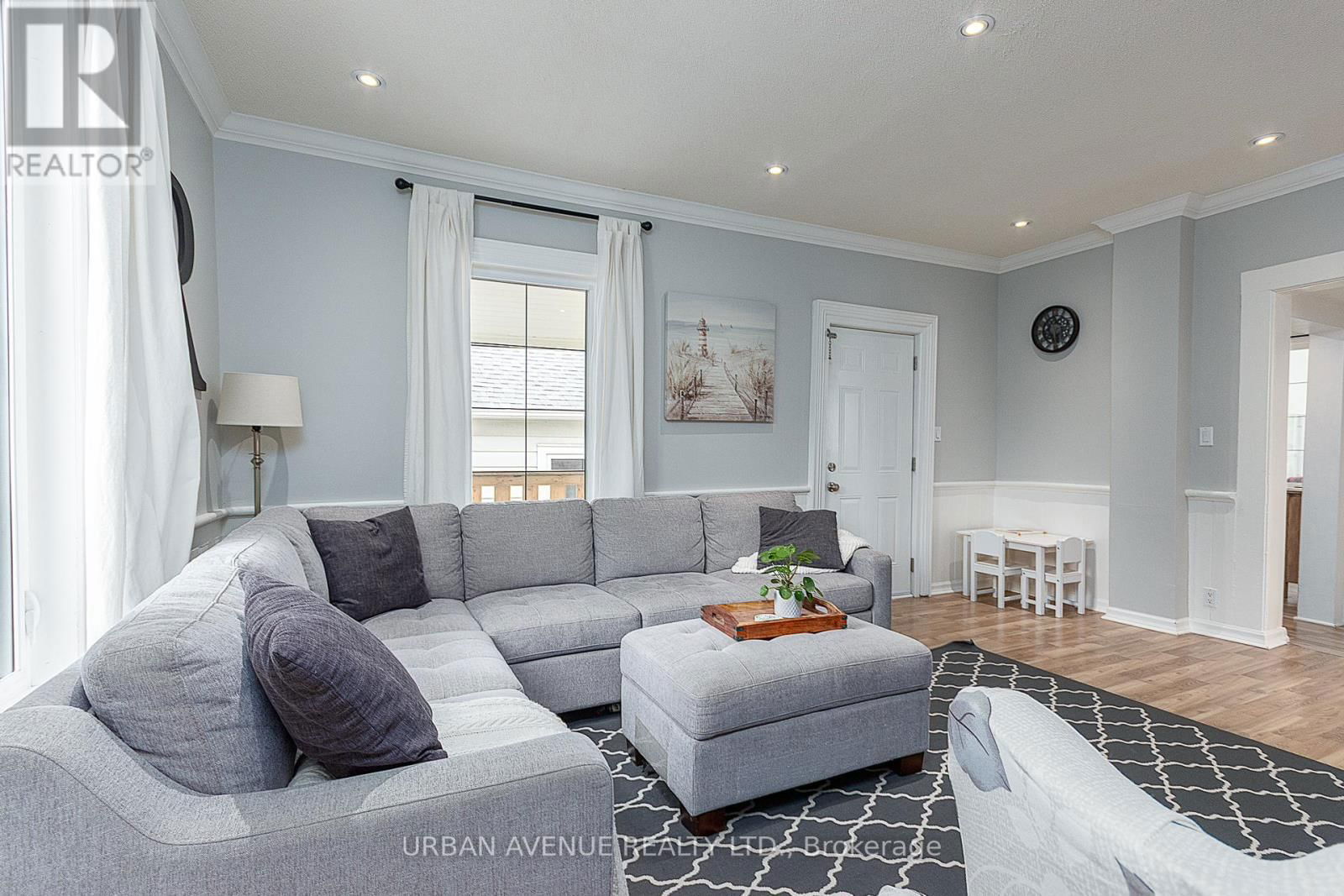 66 TORONTO STREET SOUTH Image 9