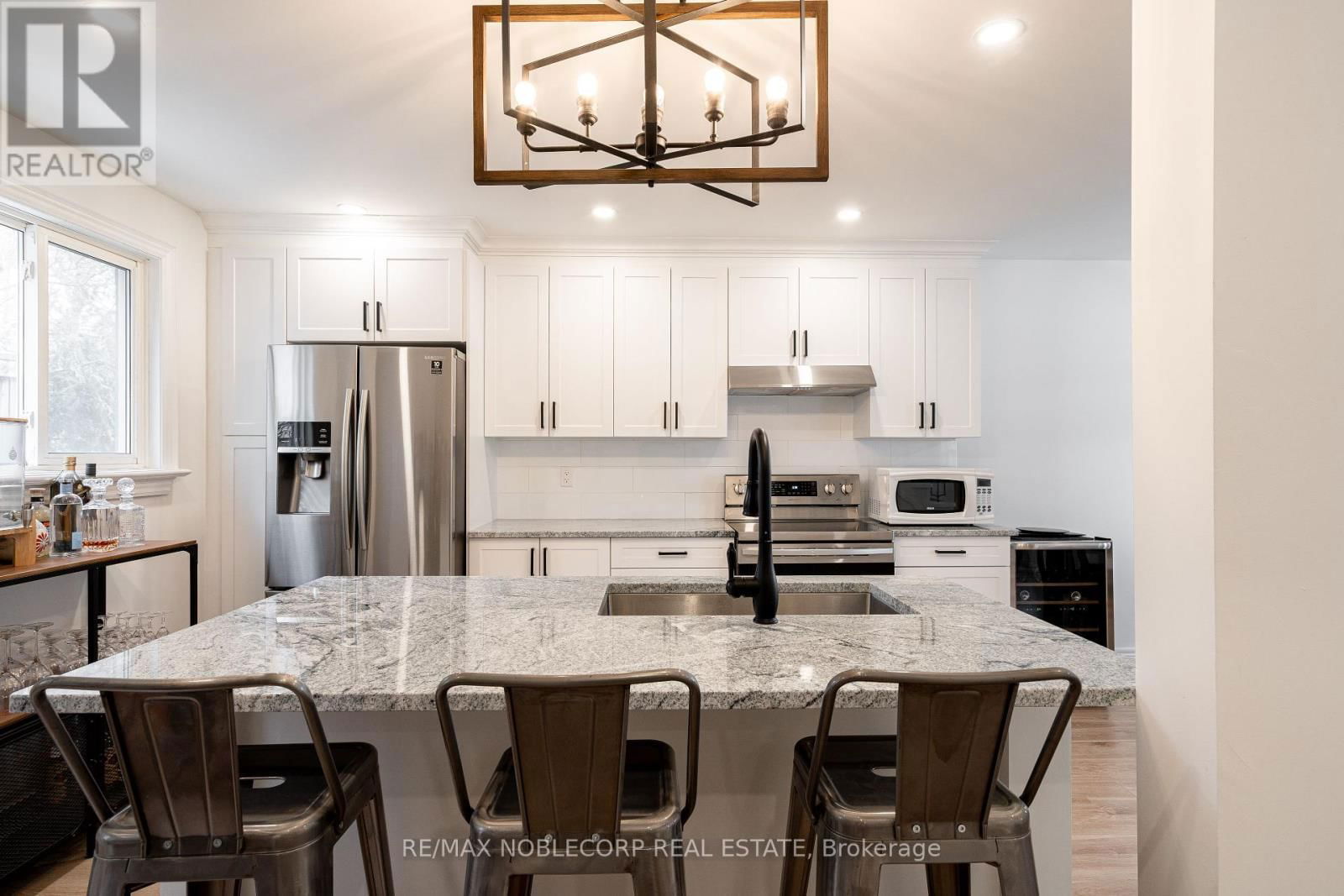 115 WILLIAM ROE BOULEVARD Image 11