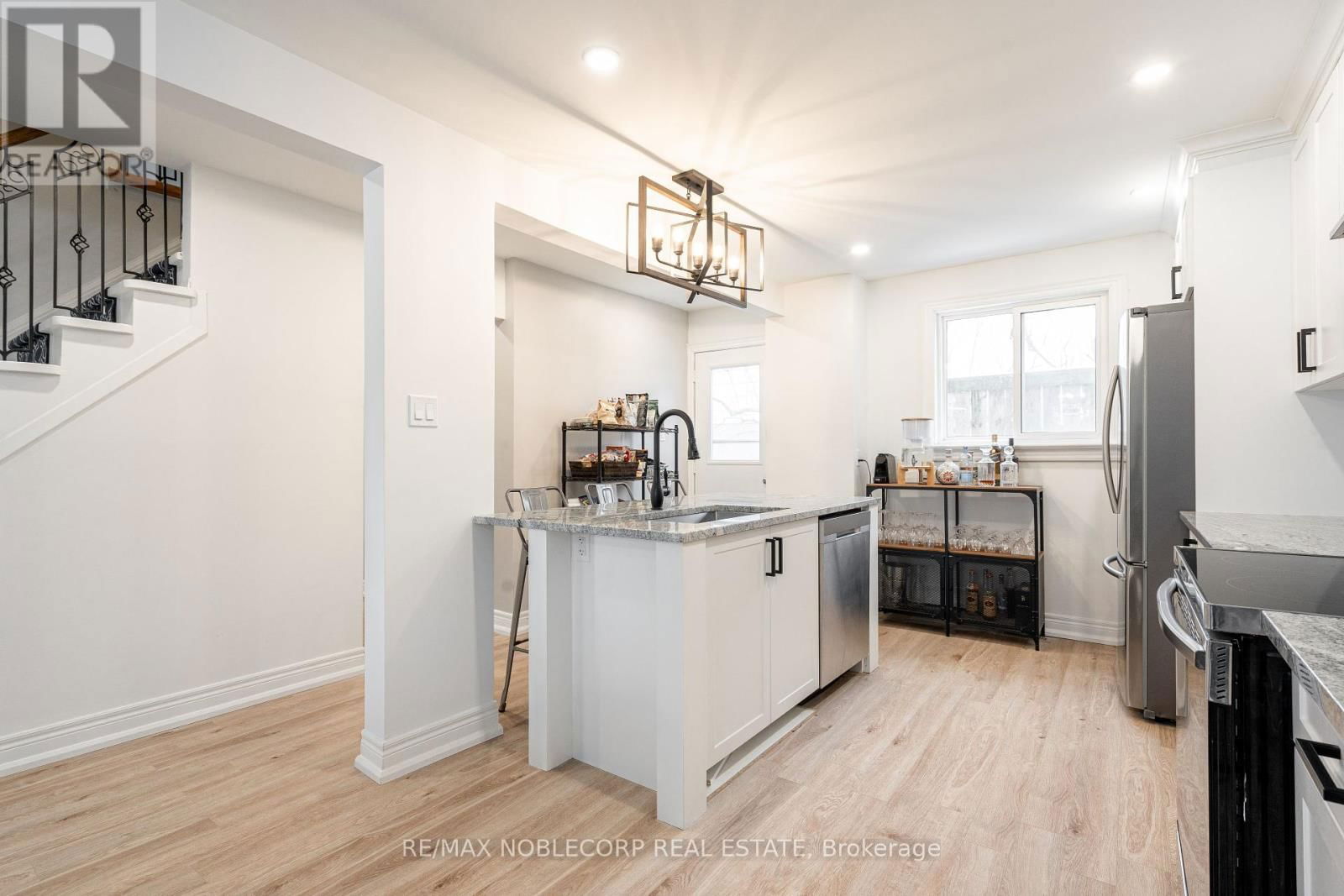 115 WILLIAM ROE BOULEVARD Image 16
