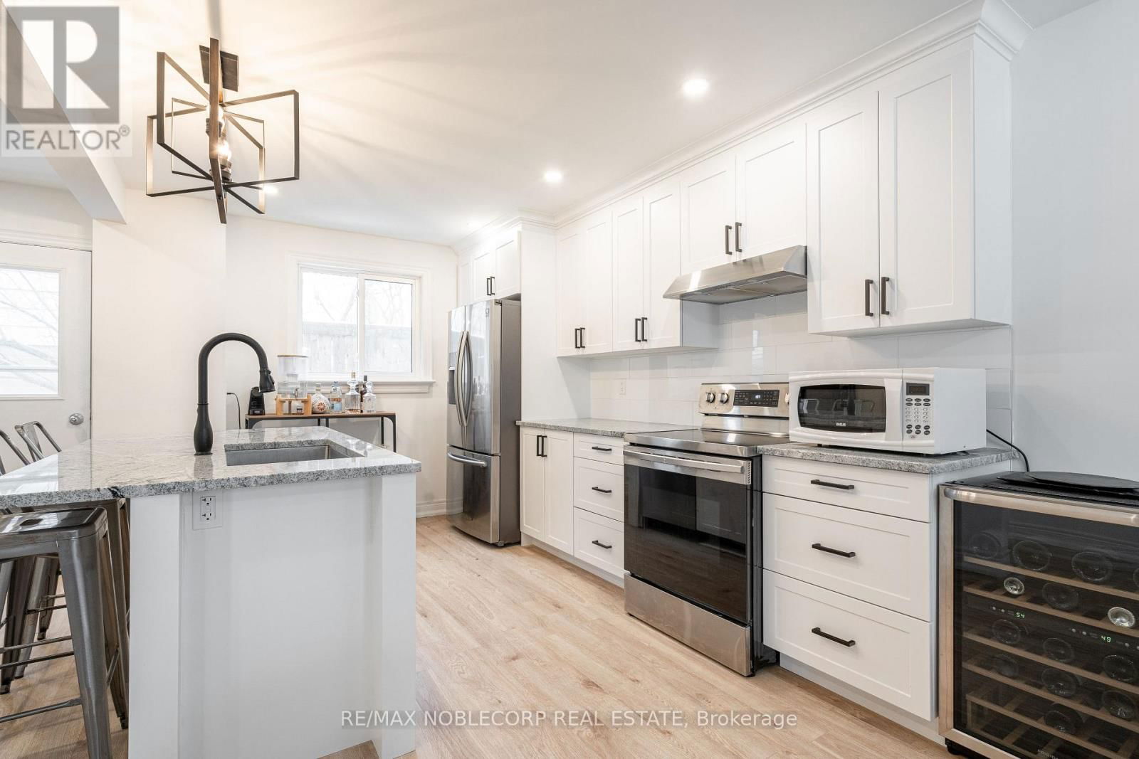 115 WILLIAM ROE BOULEVARD Image 17